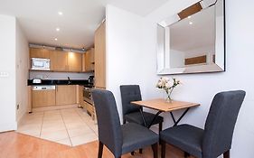 Central 2 Bed With Large Terrace