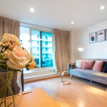 Central 2 Bed With Large Terrace London Exterior photo