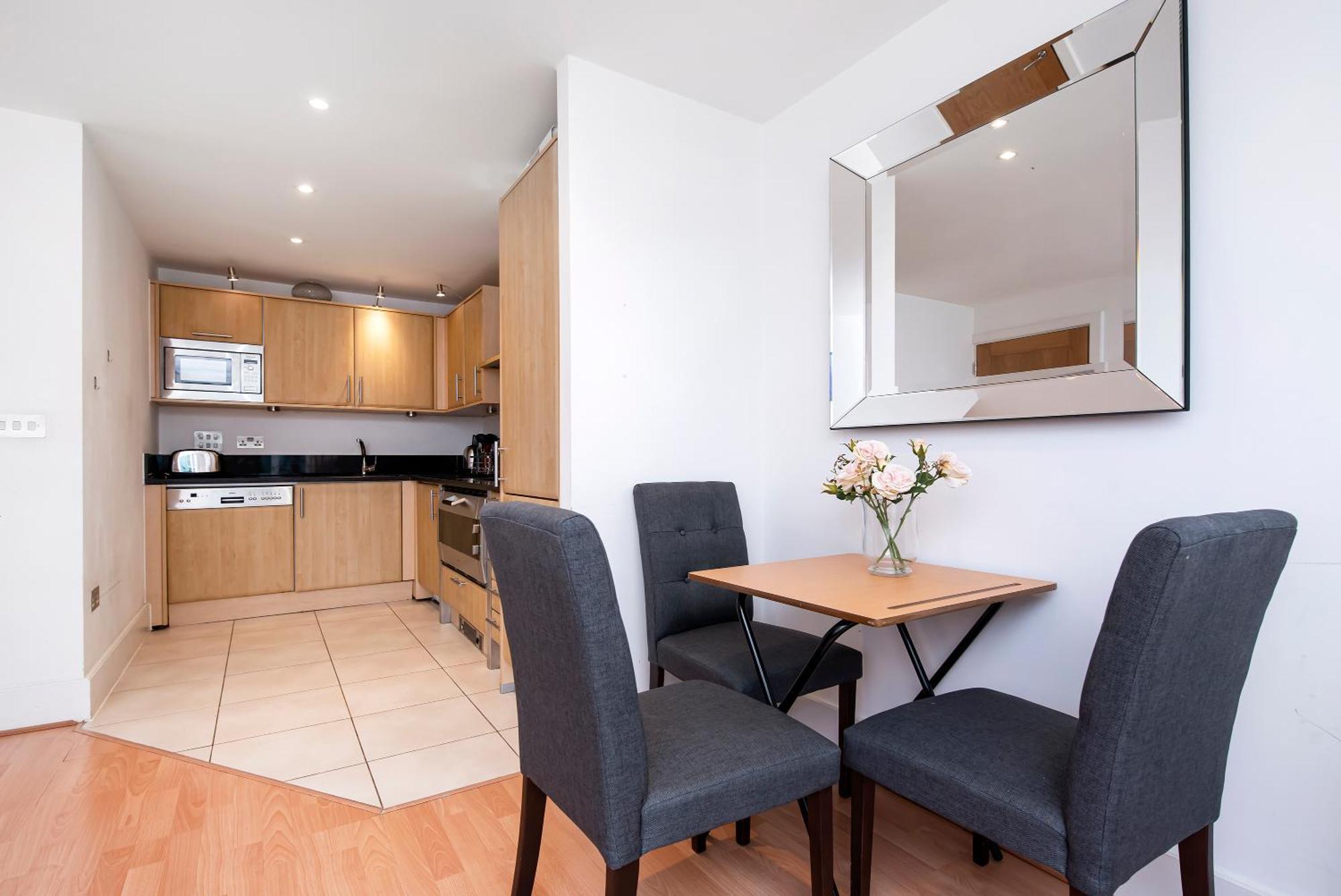 Central 2 Bed With Large Terrace London Exterior photo
