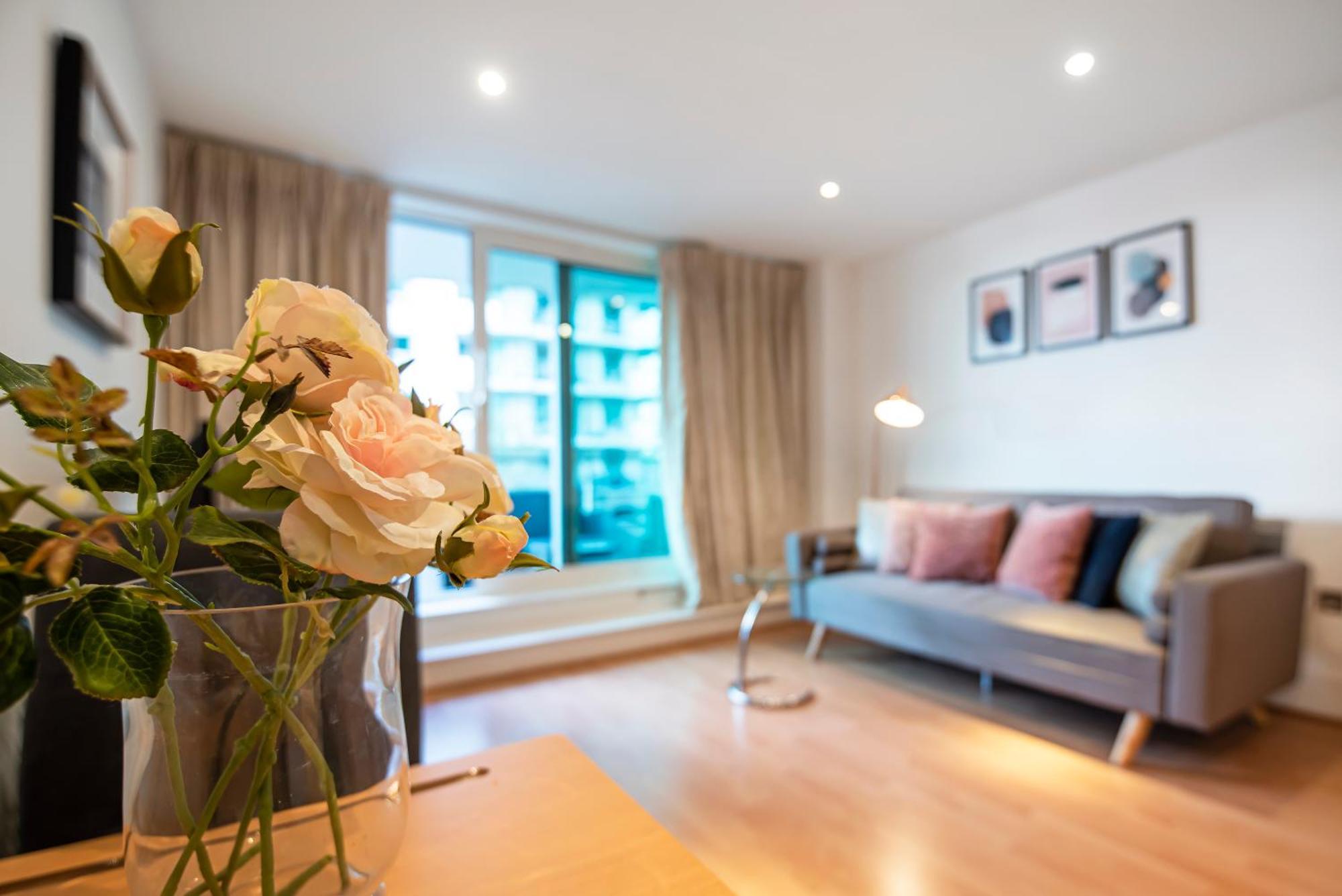 Central 2 Bed With Large Terrace London Exterior photo