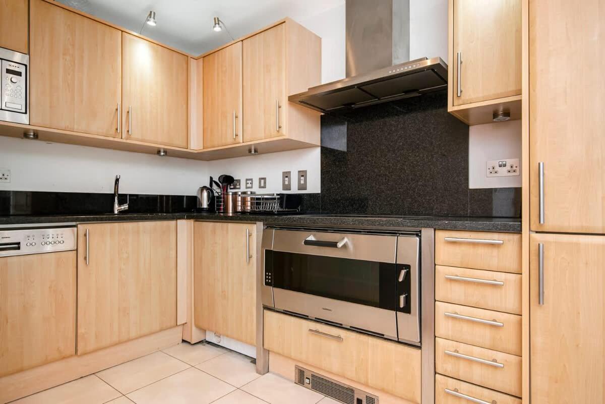 Central 2 Bed With Large Terrace London Exterior photo